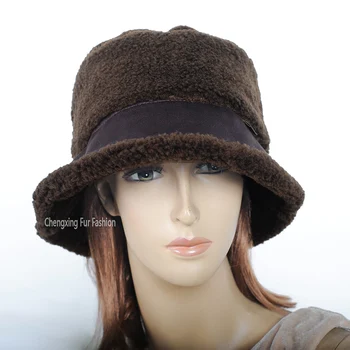 Женская зимняя шапка из овчины с мехом ягненка CX-C-309 в рекламе
