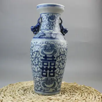 Старинные китайские фарфоровые вазы с бело-голубой росписью 